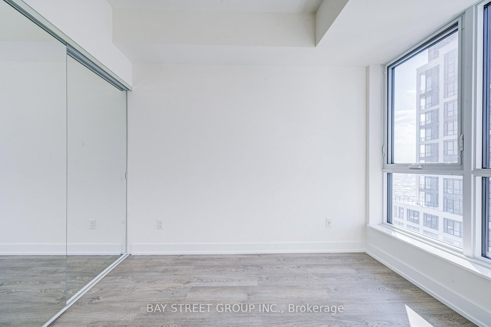 4032-5 Mabelle Ave, Toronto — 30