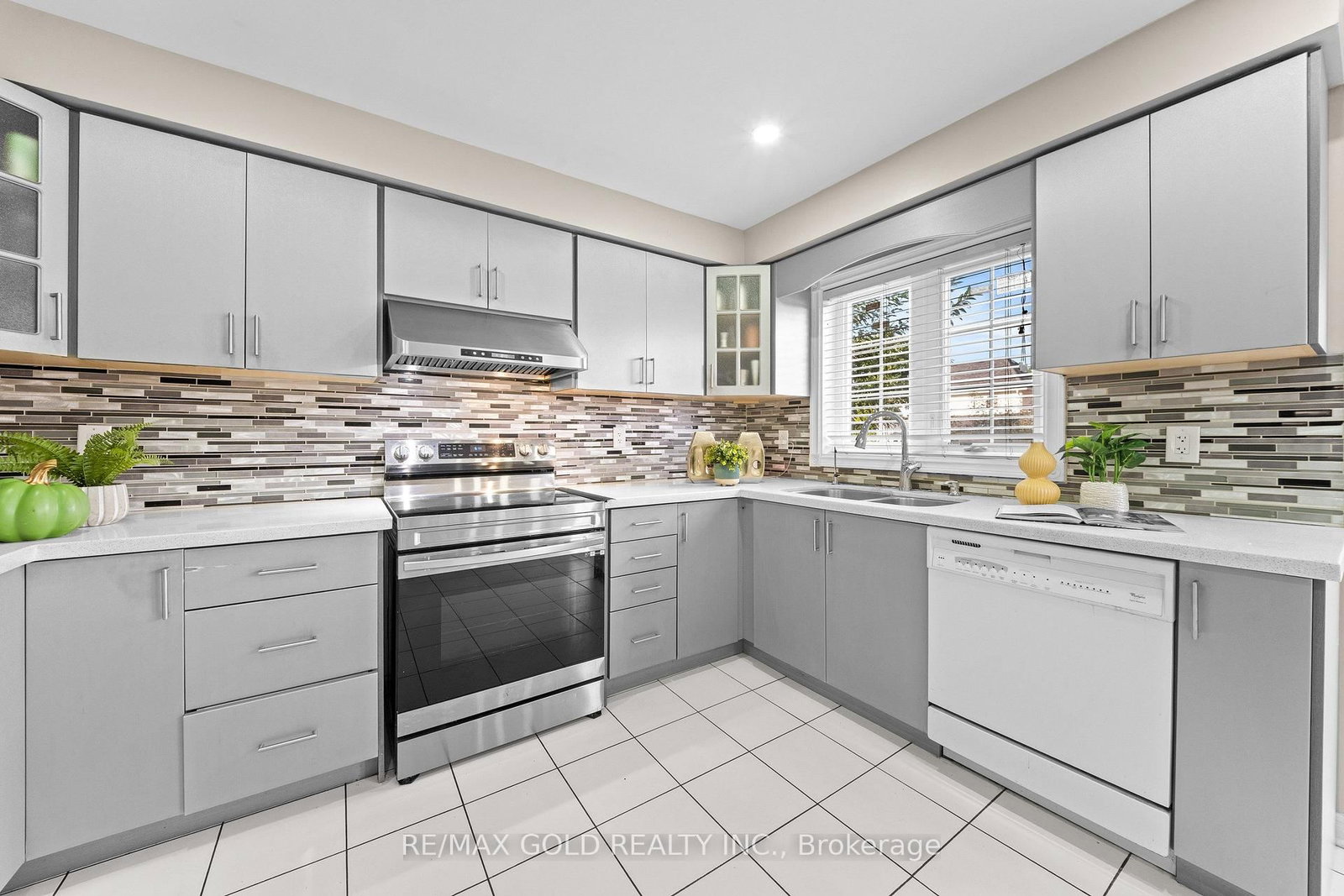 119 Mountainash Rd, Brampton — 18