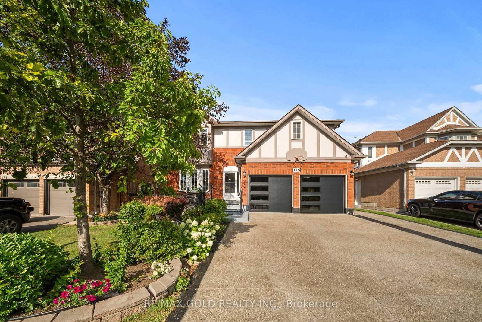119 Mountainash Rd, Brampton — 2