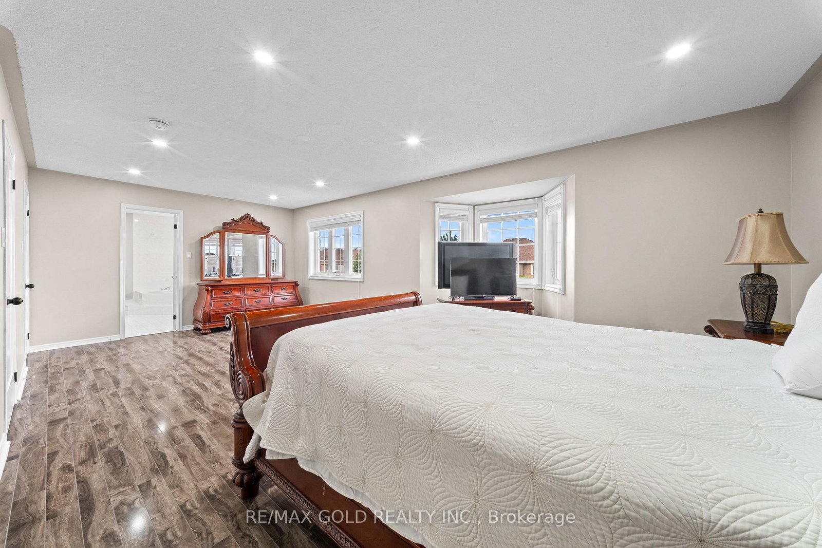 119 Mountainash Rd, Brampton — 26