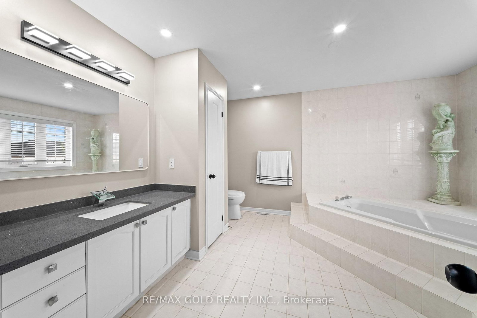 119 Mountainash Rd, Brampton — 27