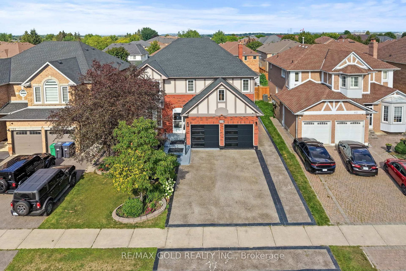 119 Mountainash Rd, Brampton — 3