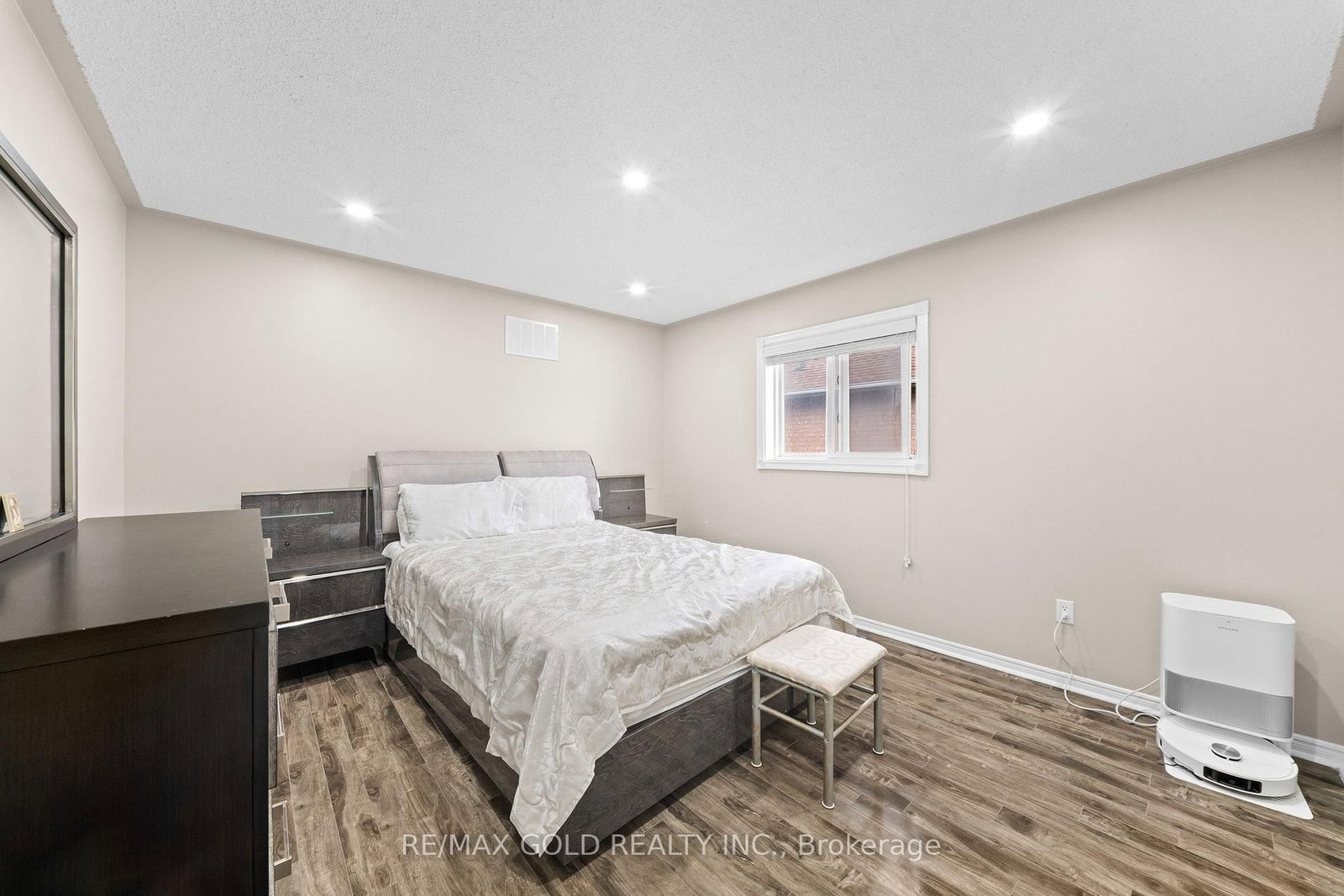 119 Mountainash Rd, Brampton — 32