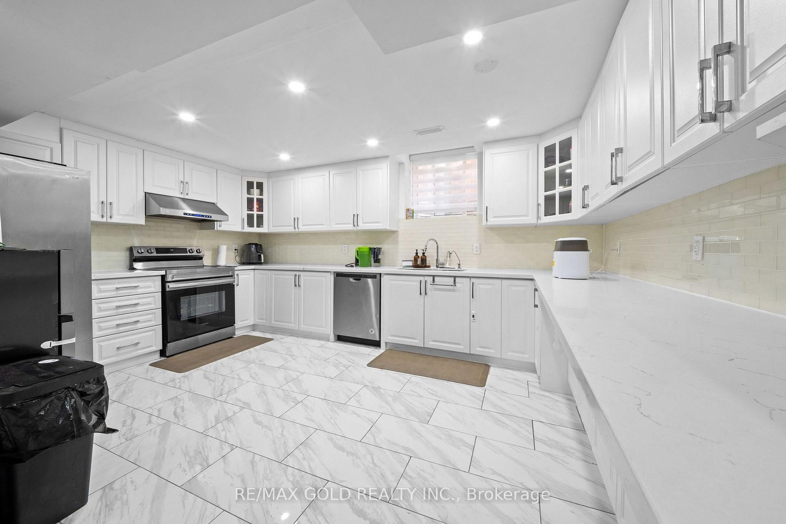 119 Mountainash Rd, Brampton — 34