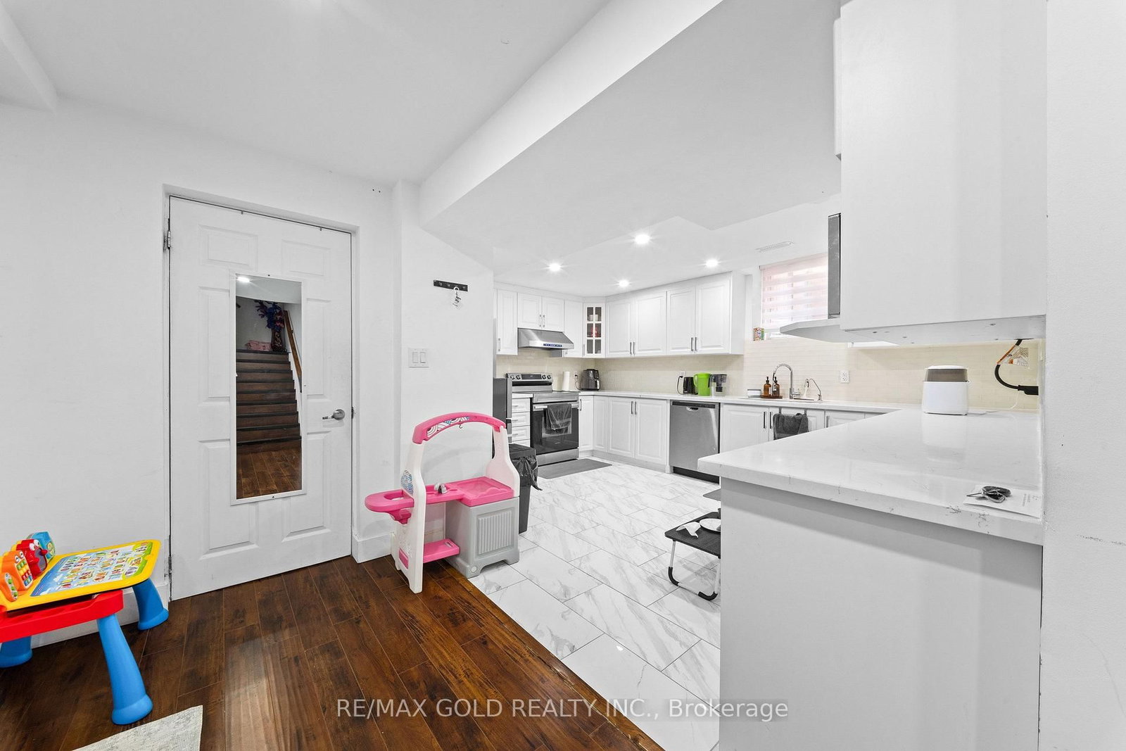 119 Mountainash Rd, Brampton — 36