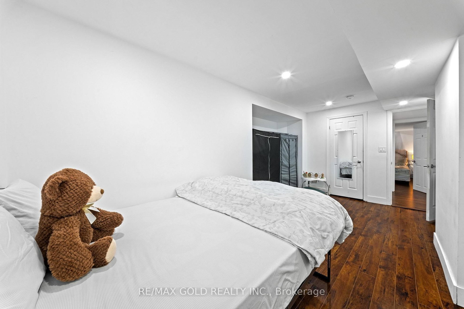 119 Mountainash Rd, Brampton — 42
