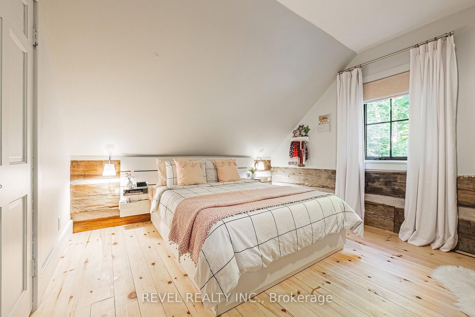 7399 Bell School Line, Milton — 35