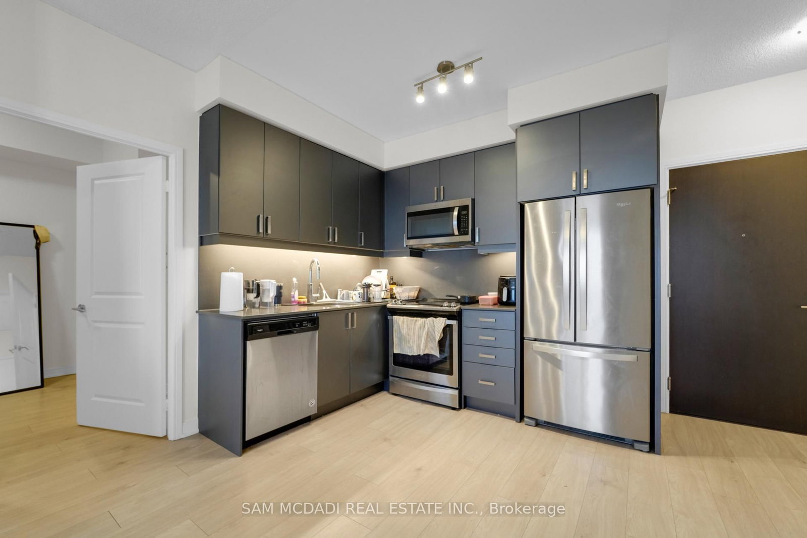 1722-8 Nahani Way, Mississauga — 3