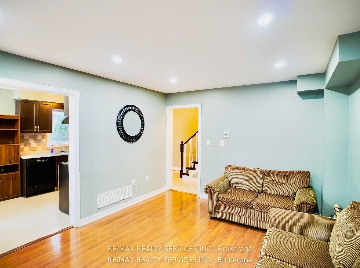 121 Pressed Brick Dr, Brampton — 10