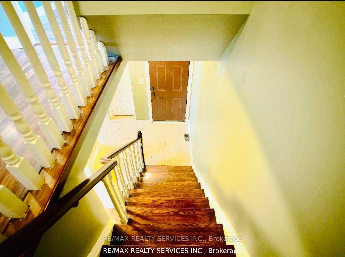 121 Pressed Brick Dr, Brampton — 29