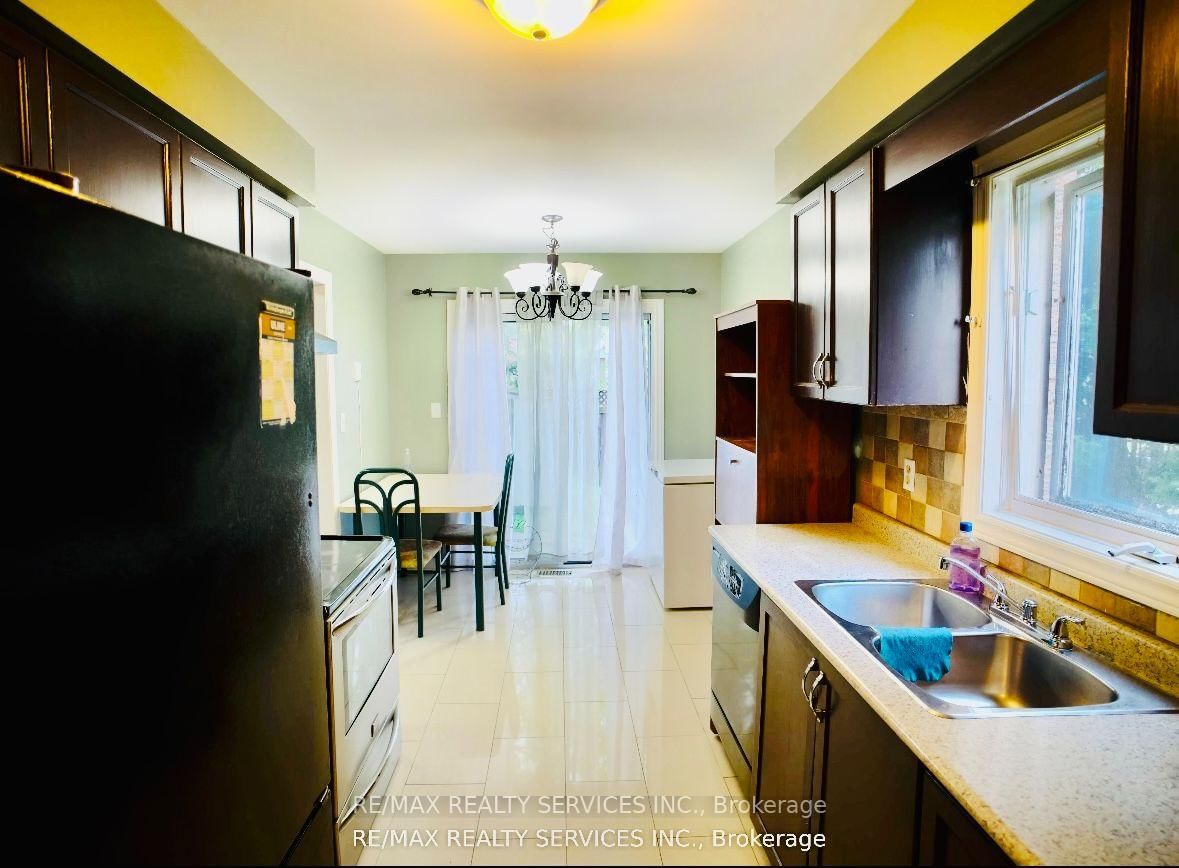 121 Pressed Brick Dr, Brampton — 6