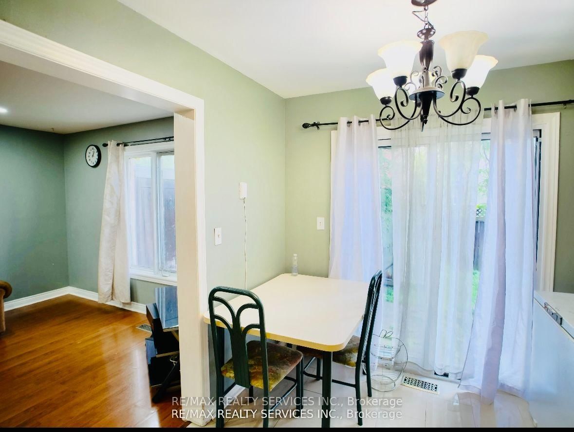 121 Pressed Brick Dr, Brampton — 7
