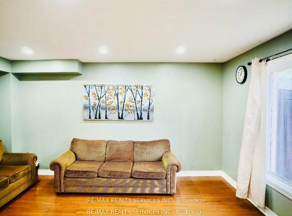 121 Pressed Brick Dr, Brampton — 8