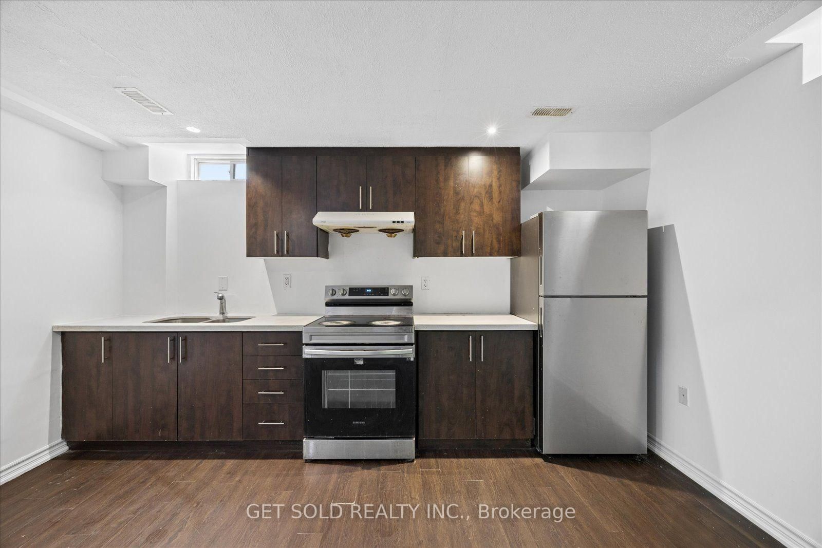 9 Raccoon St, Brampton — 32