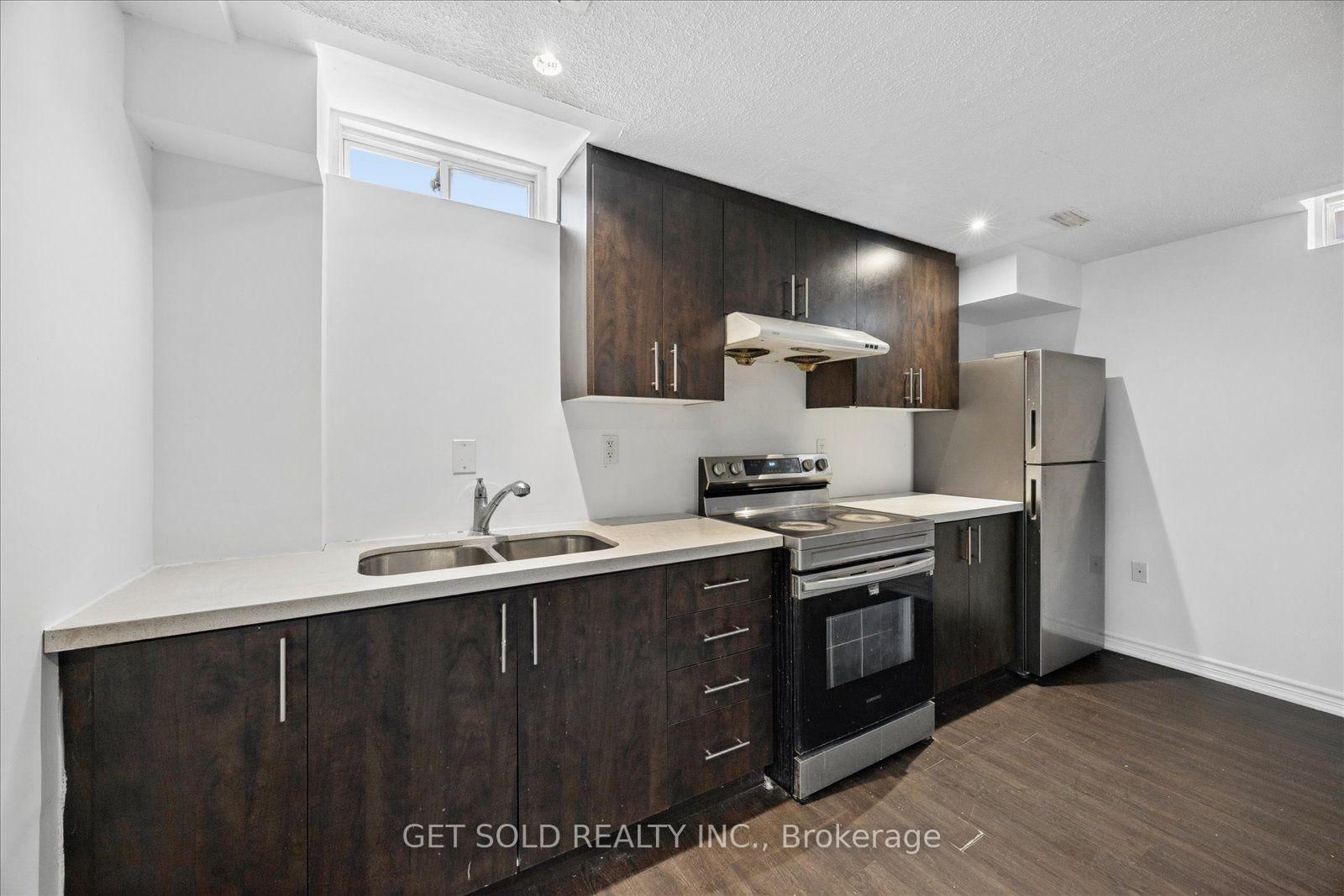 9 Raccoon St, Brampton — 34
