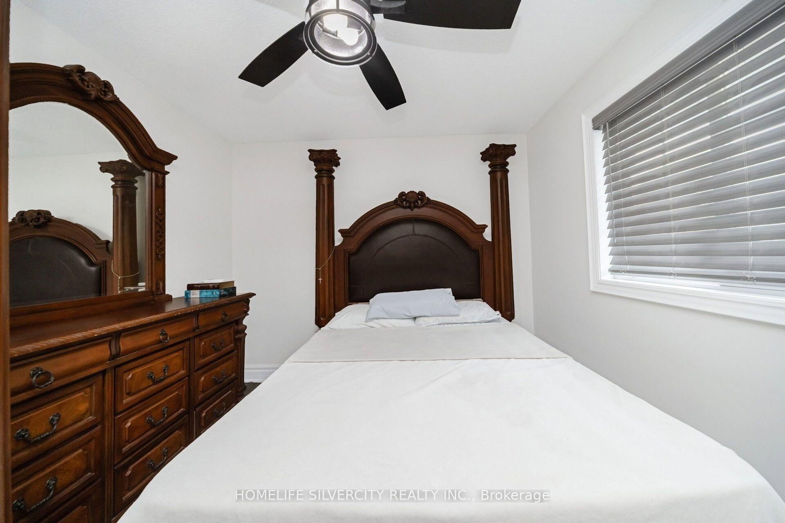 3 Hapsbury Sq, Brampton — 24