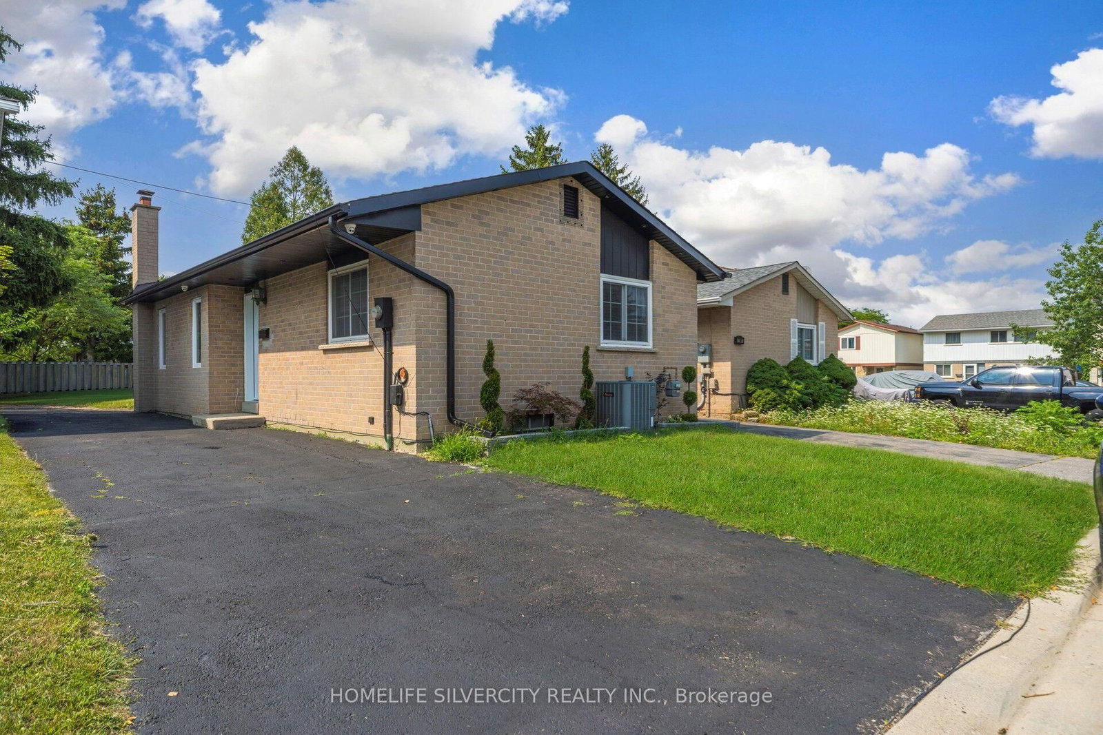 3 Hapsbury Sq, Brampton — 3