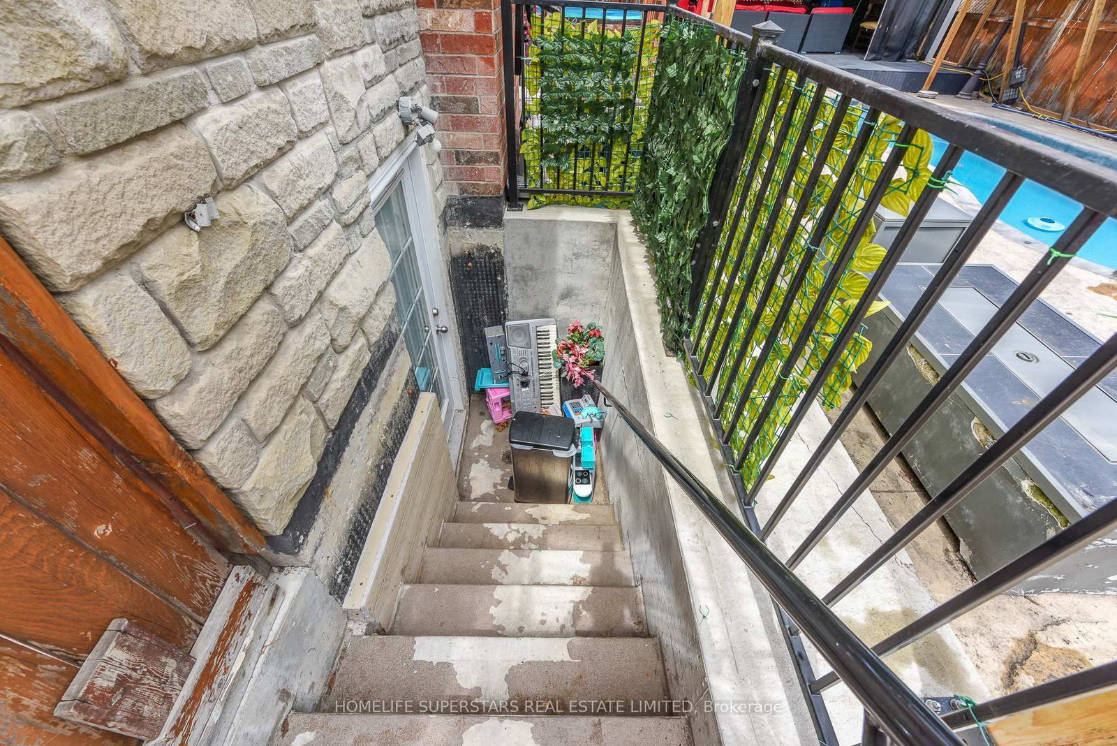 36 Lucky Lane, Brampton — 38