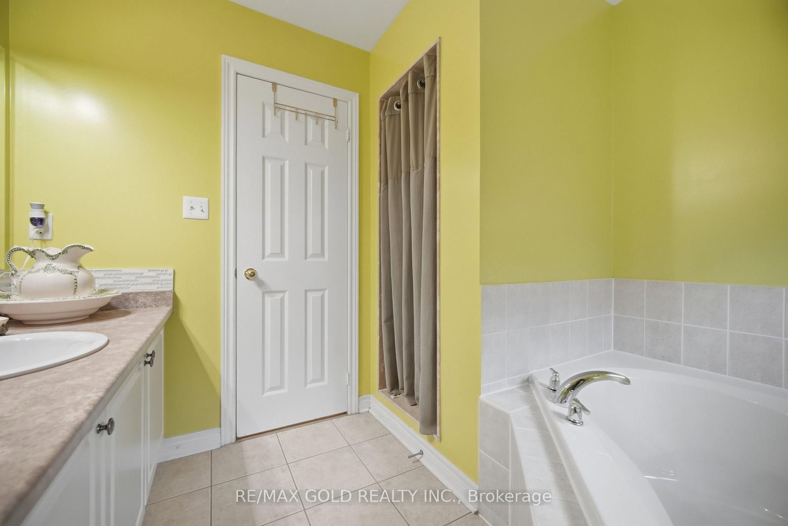 15 Denim Dr, Brampton — 29