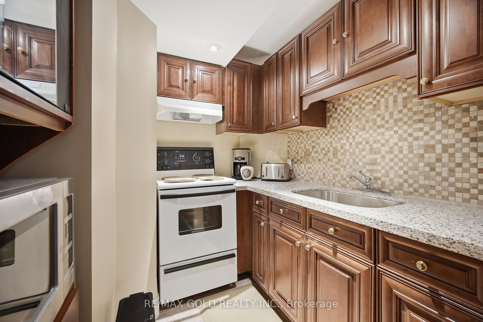 15 Denim Dr, Brampton — 44
