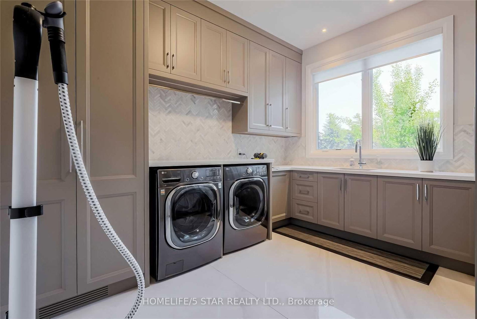 25 YORKLEIGH Ave, Toronto — 14