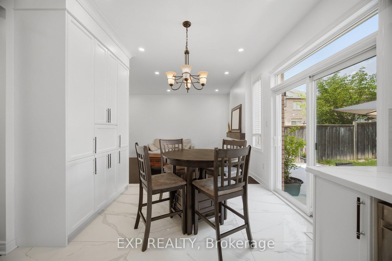 363 Holmes Cres, Milton — 10