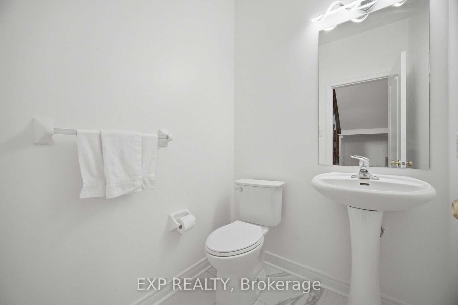 363 Holmes Cres, Milton — 14