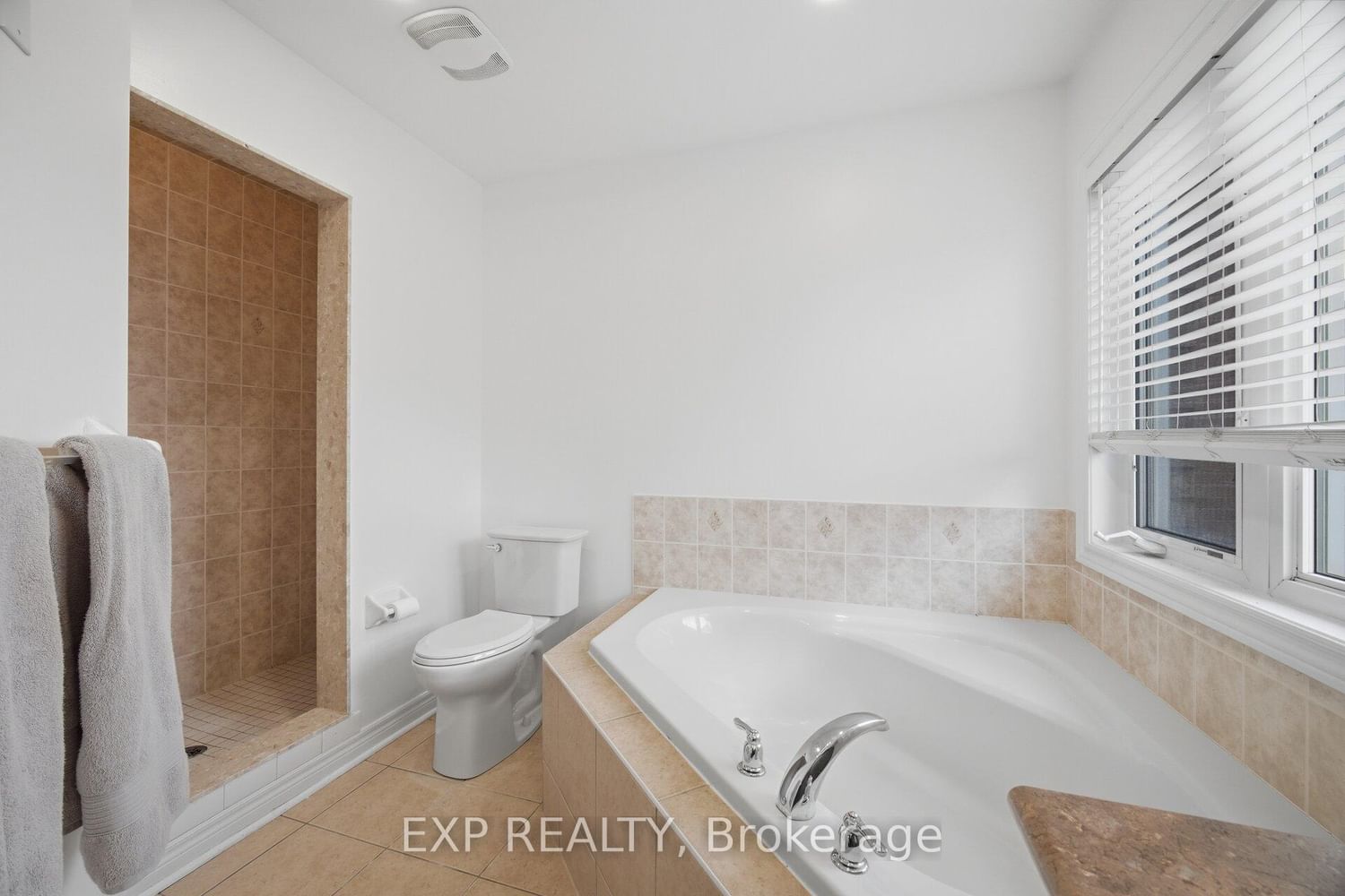 363 Holmes Cres, Milton — 20