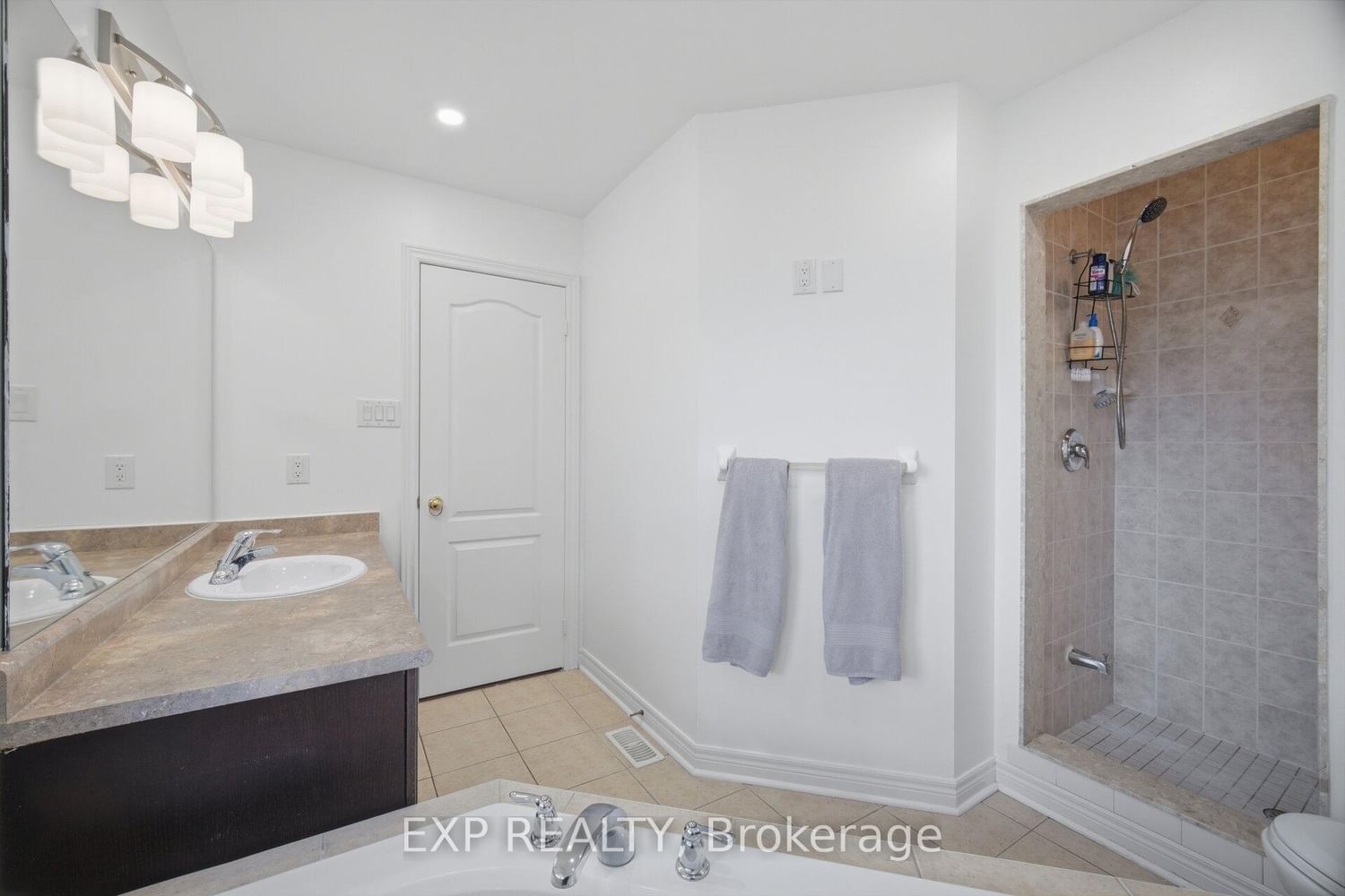363 Holmes Cres, Milton — 21