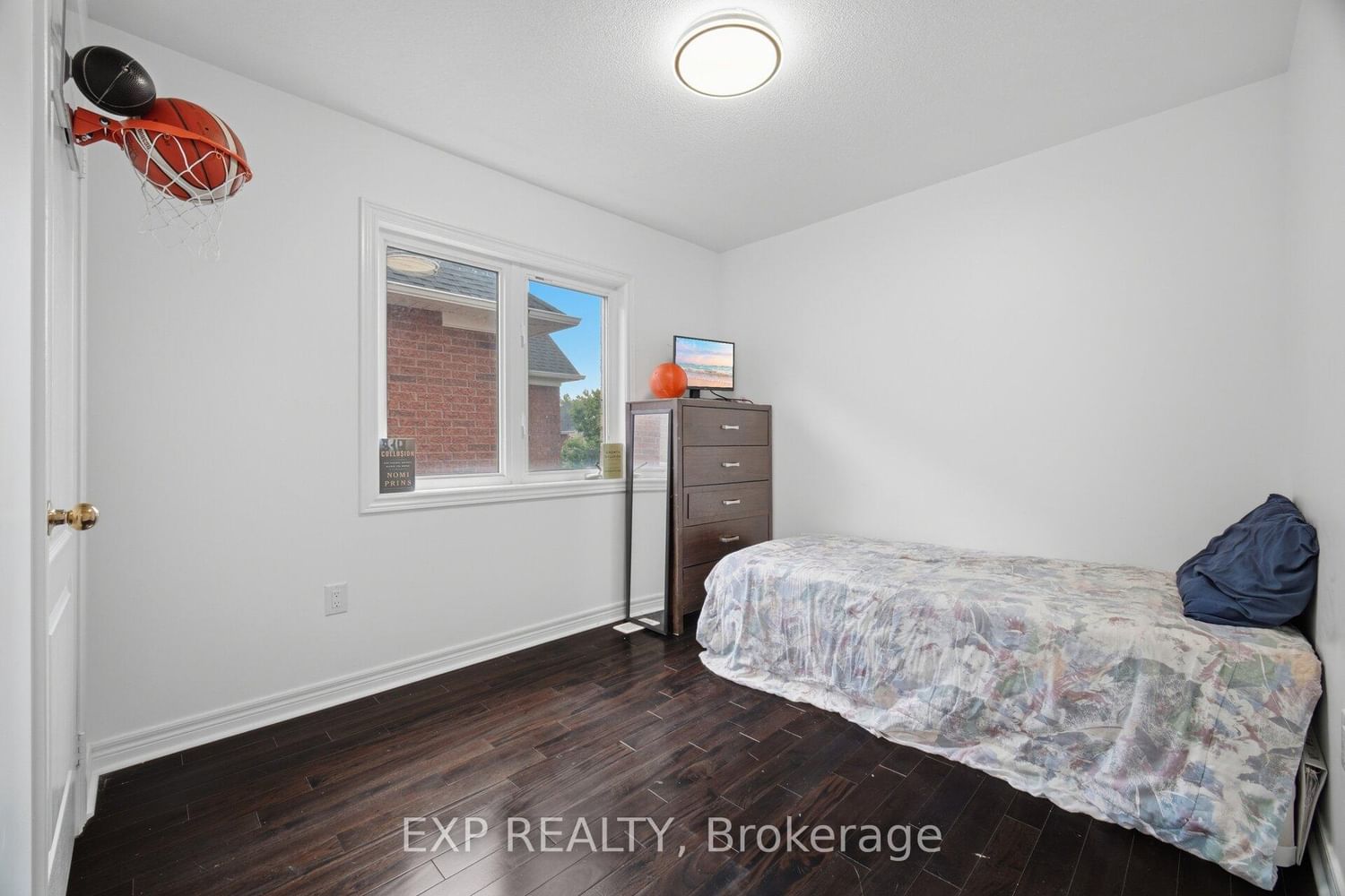 363 Holmes Cres, Milton — 22