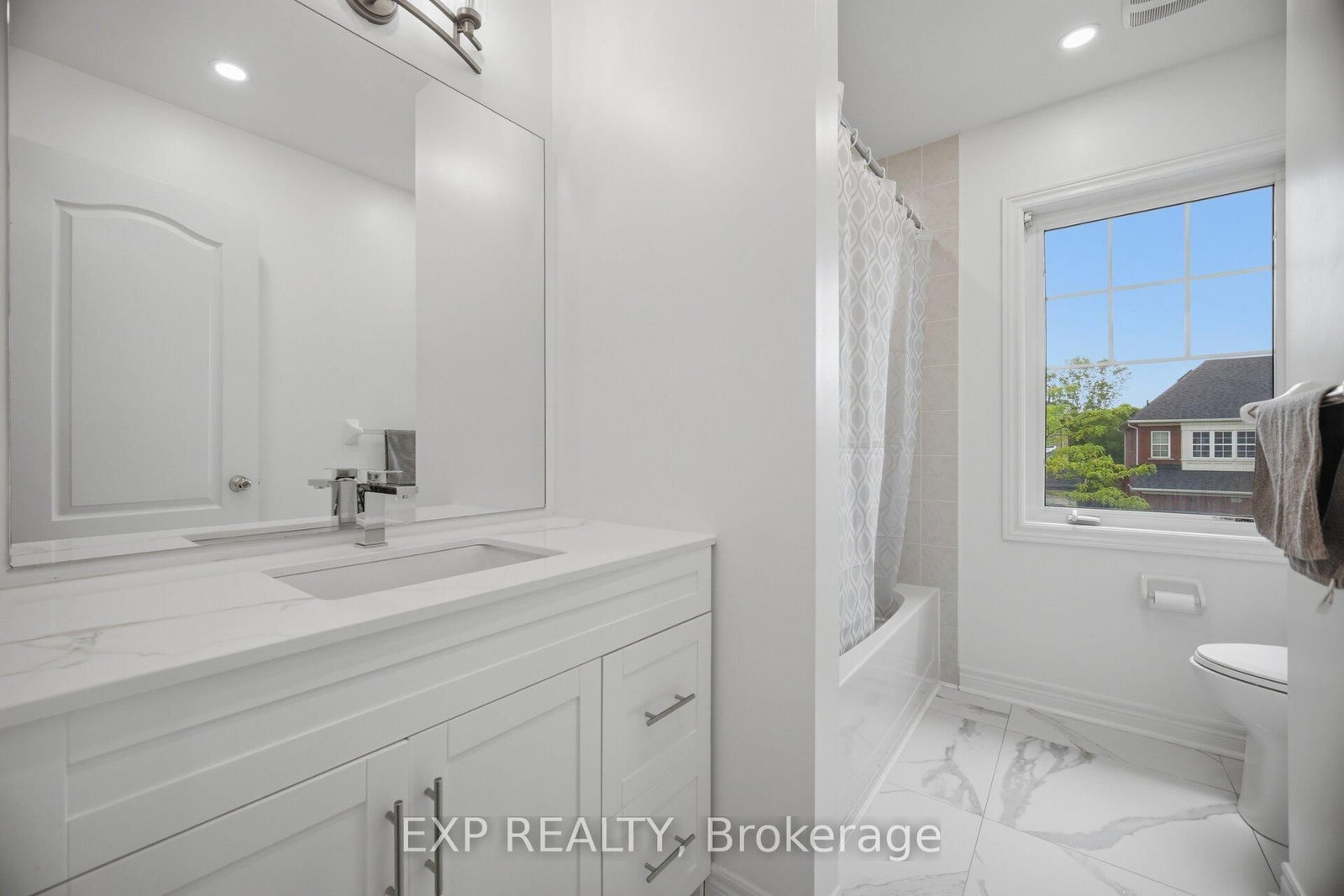 363 Holmes Cres, Milton — 27