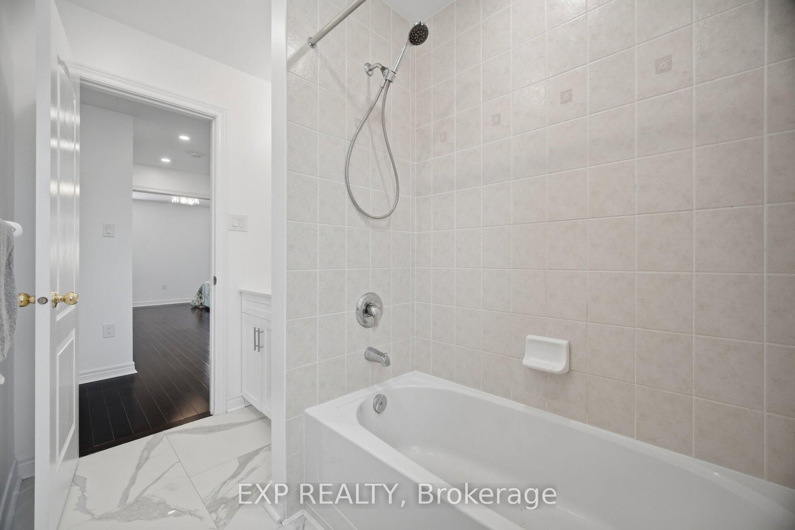 363 Holmes Cres, Milton — 28