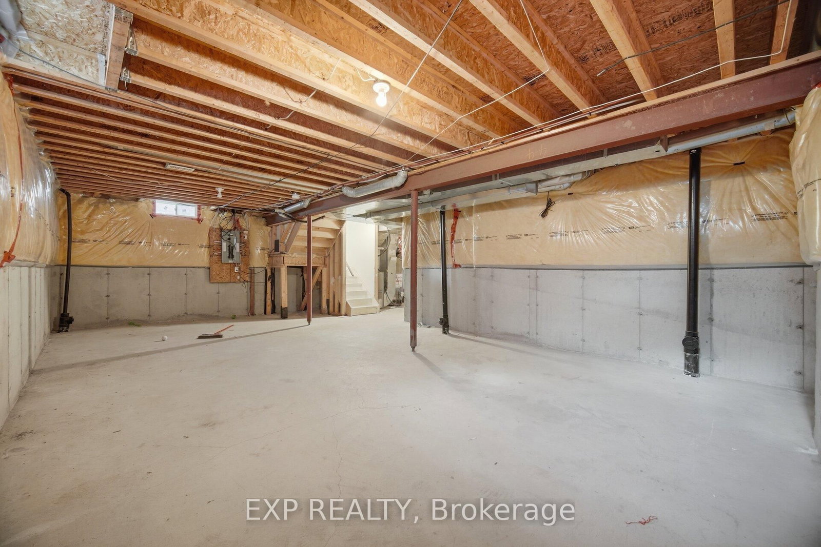 363 Holmes Cres, Milton — 30
