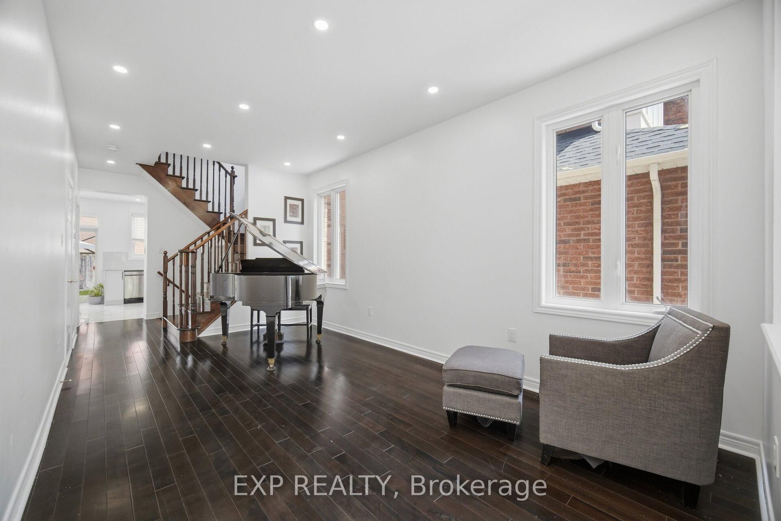 363 Holmes Cres, Milton — 4