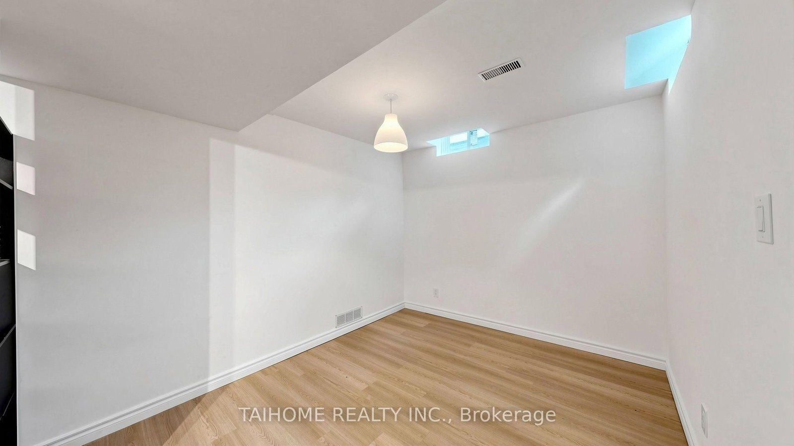 3573 Colonial Dr, Mississauga — 24