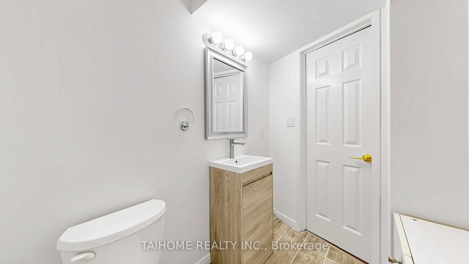3573 Colonial Dr, Mississauga — 35