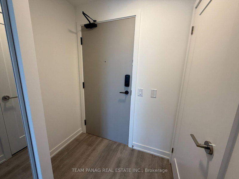 431 - 5105 Hurontario St - Photo 2