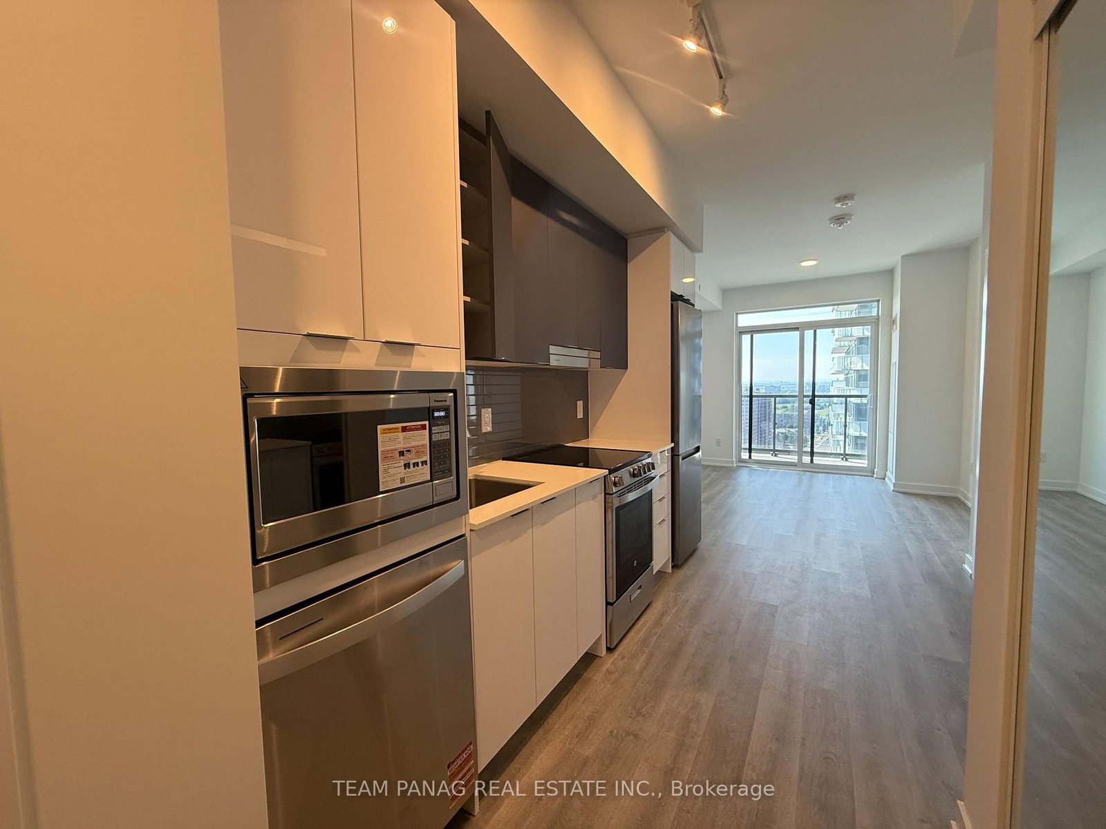431-5105 Hurontario St, Mississauga — 4
