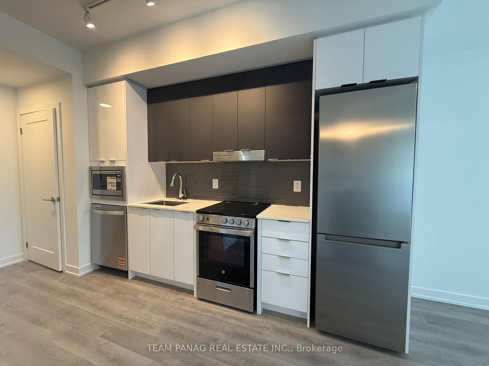 431-5105 Hurontario St, Mississauga — 7
