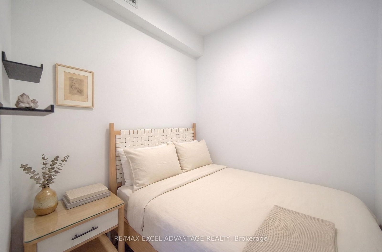 1007 The Queensway, Toronto — 12