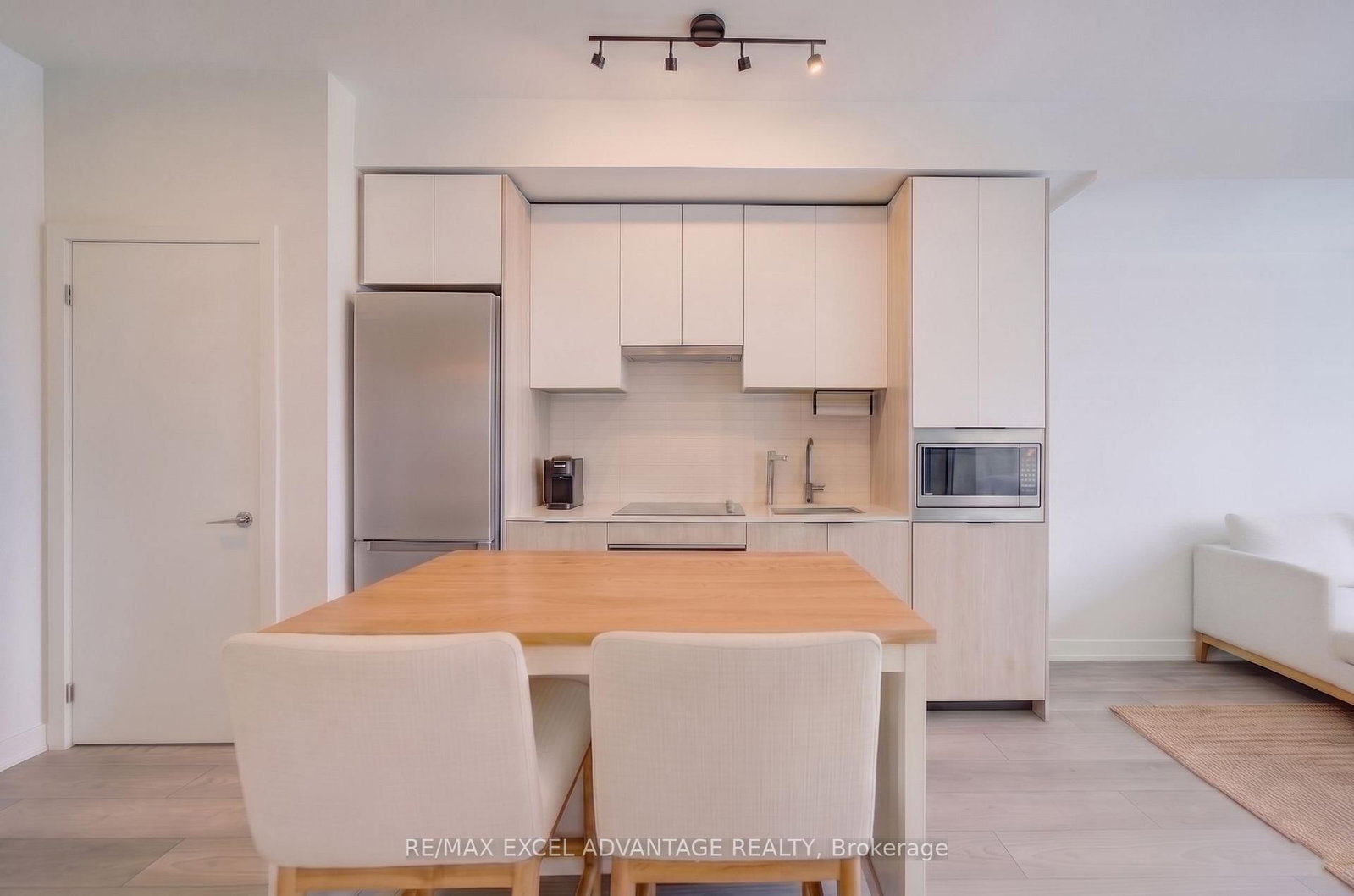 1007 The Queensway, Toronto — 3