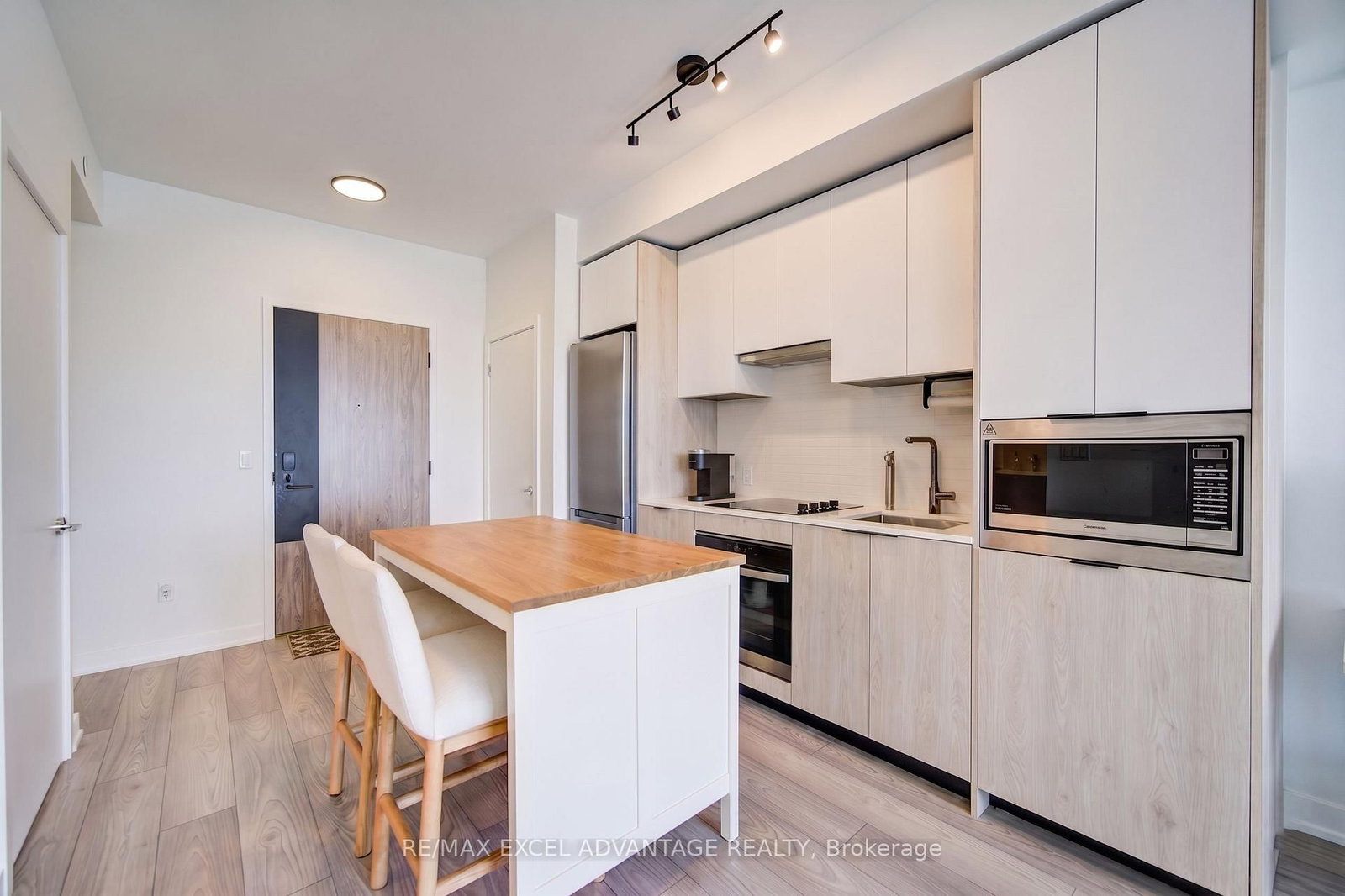 1007 The Queensway, Toronto — 4