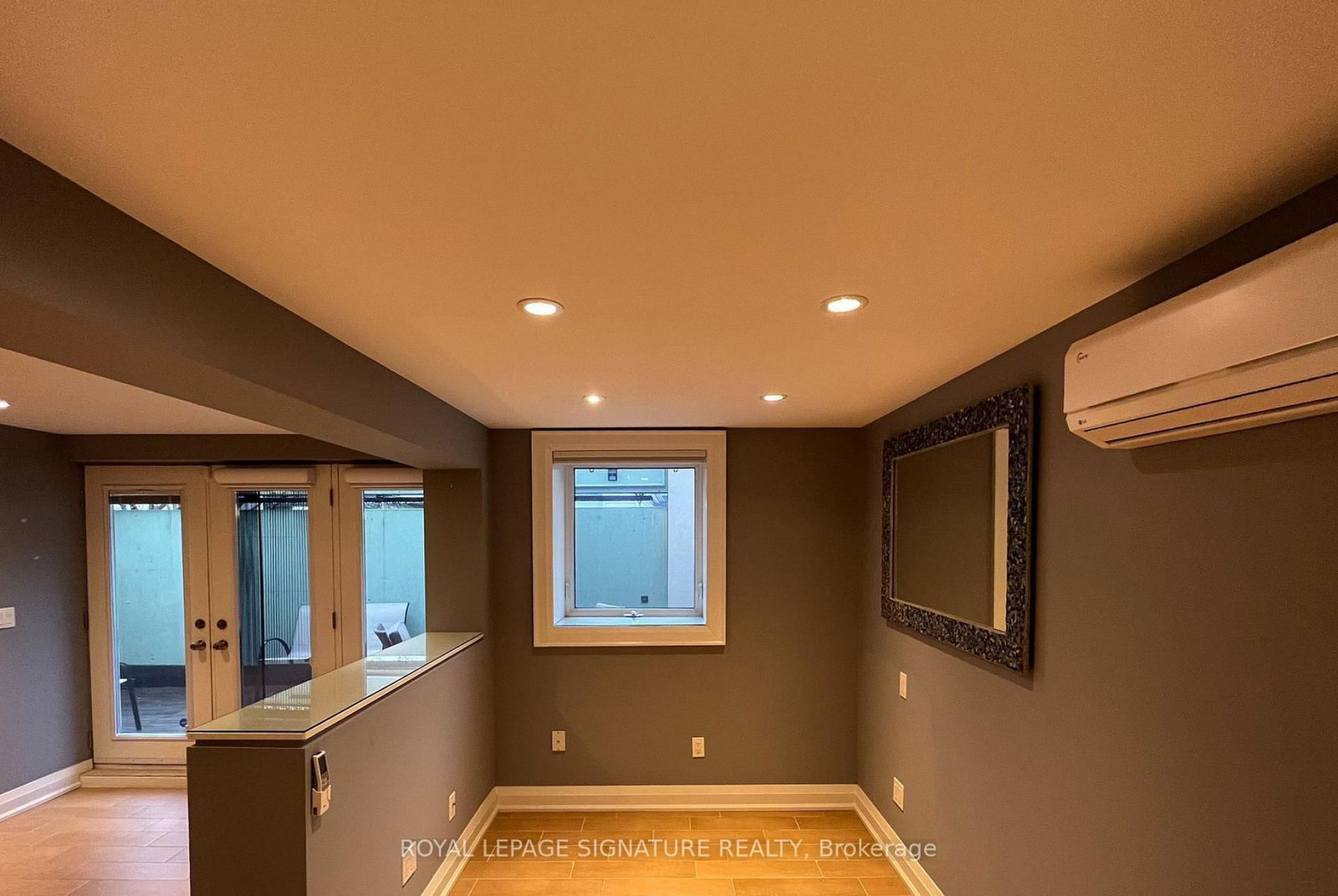 23 Abbs St, Toronto — 24
