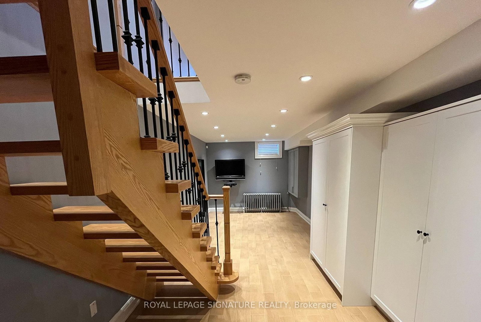 23 Abbs St, Toronto — 31