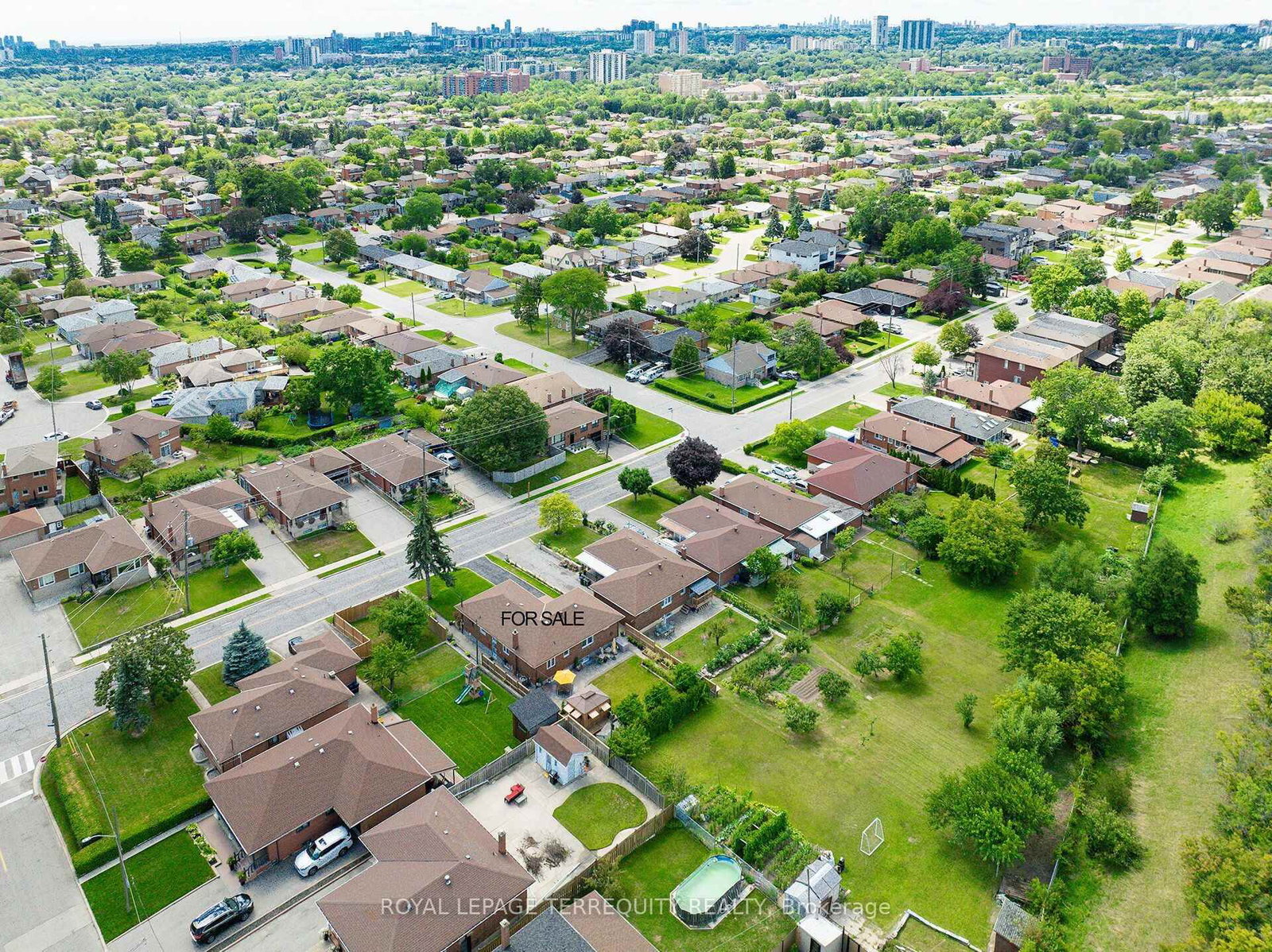 120 Falstaff Ave, Toronto — 40