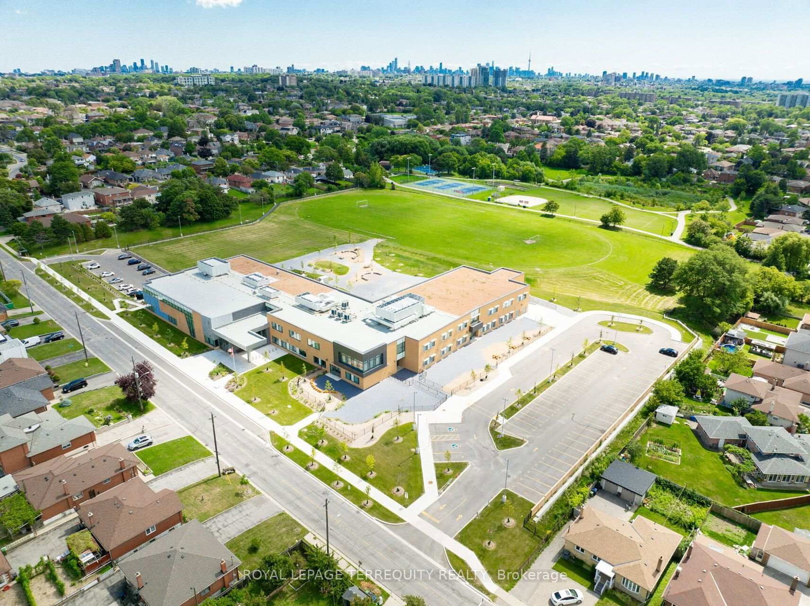 120 Falstaff Ave, Toronto — 41