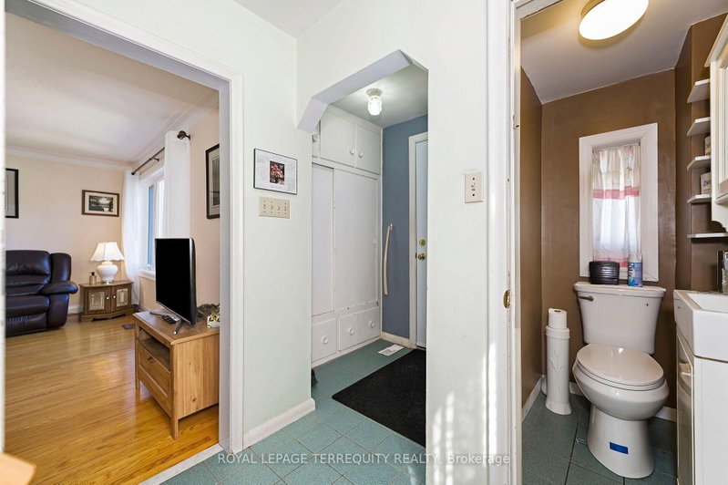 2307 Lawrence Ave - Photo 2