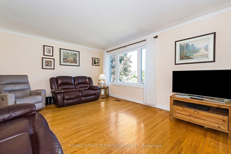 2307 Lawrence Ave - Photo 5
