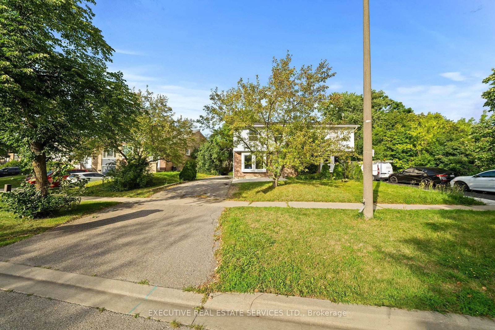 100 Centre St, Brampton — 4