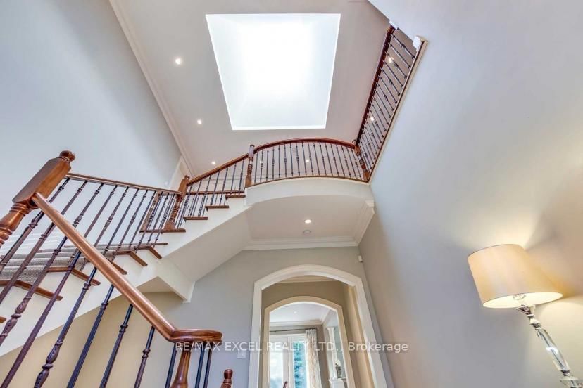 1205 Streambank Dr, Mississauga — 3